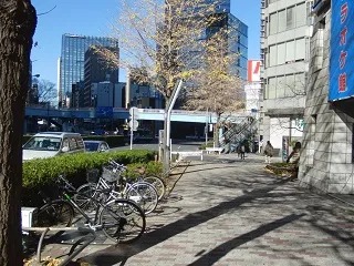 新宿駅西口からの道案内