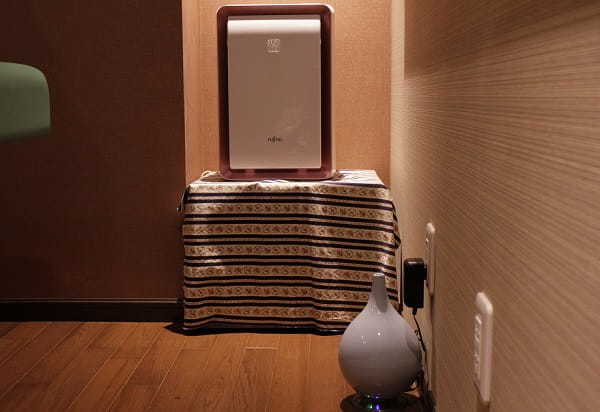 各部屋エアコン、空気清浄機・加湿器を設置し、快適な治療環境に